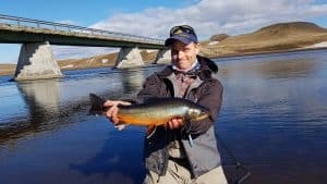 Tungufljót í Skaftártungu veiðimaður með bleikju